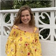 Soy una estudiante de Farmacia que ofrece clases de química a estudiantes de instituto. Tengo disponibilidad para dar clases online y presenciales en Madrid, ciudad